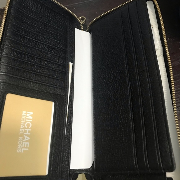 Michael Kors wallet - Picture 3 of 9